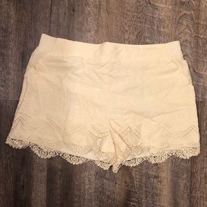 NWOT gorgeous cream colored shorts